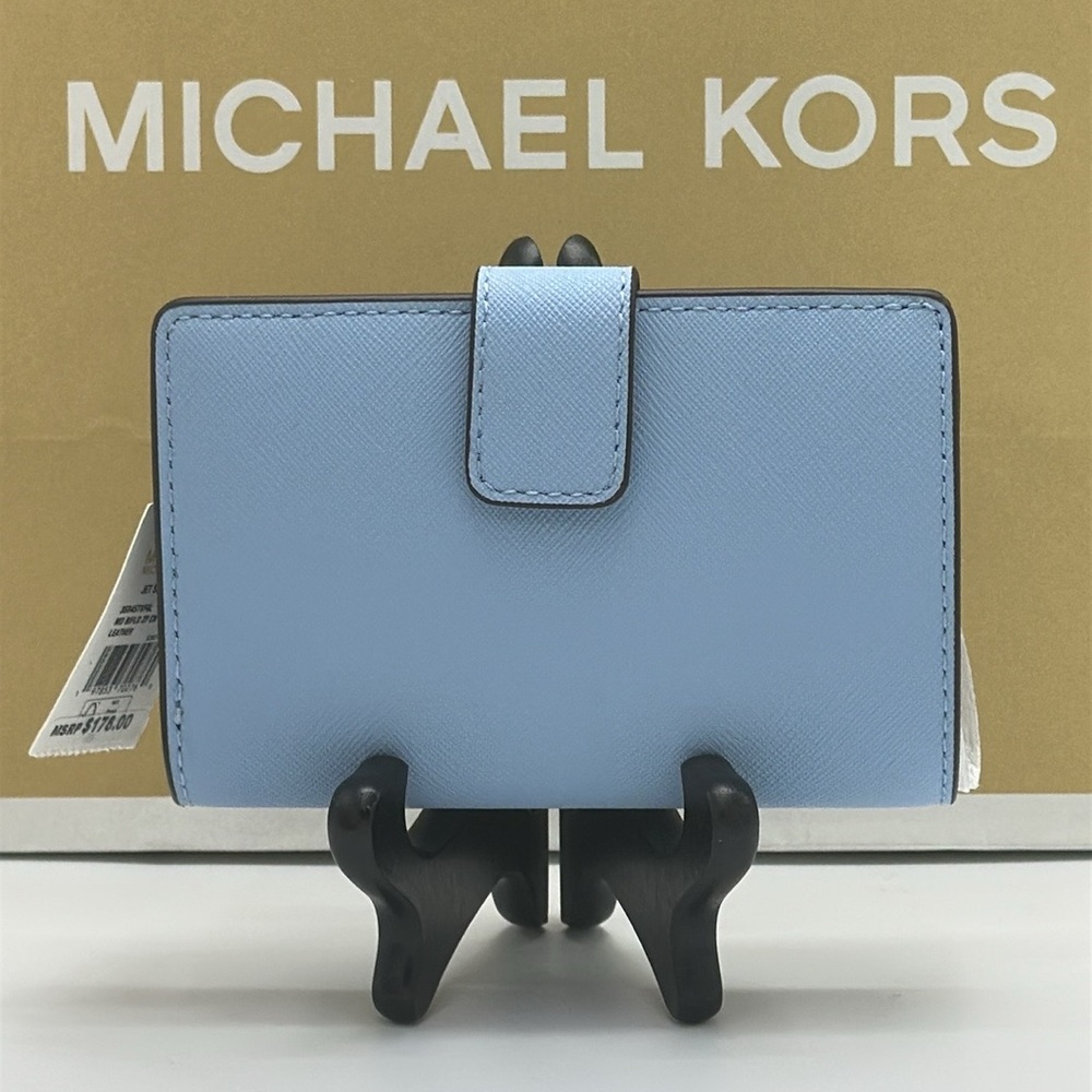 MICHAEL KORS Medium Saffiano Leather Bifold Zip CN Wallet
Sky Blue - Picture 6 of 14